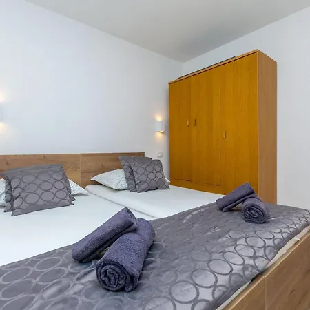 Mladen Apartment Duce