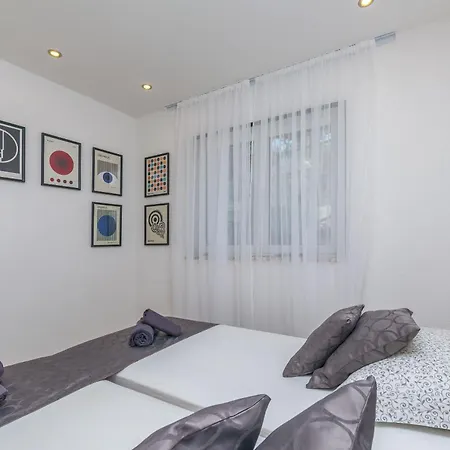 Mladen Apartment Duce