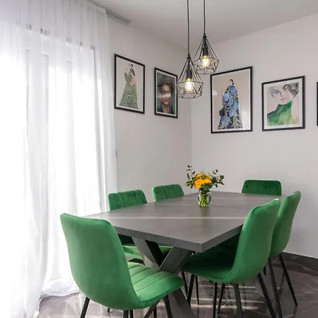 Apartment Mladen *
