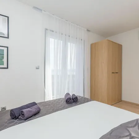 Apartment Mladen *