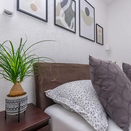 Mladen Apartment Duce