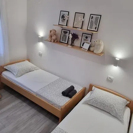 Mladen Apartment Duce