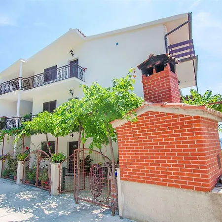 Mladen Apartman