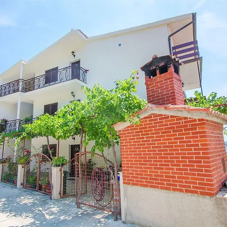 Mladen Apartment